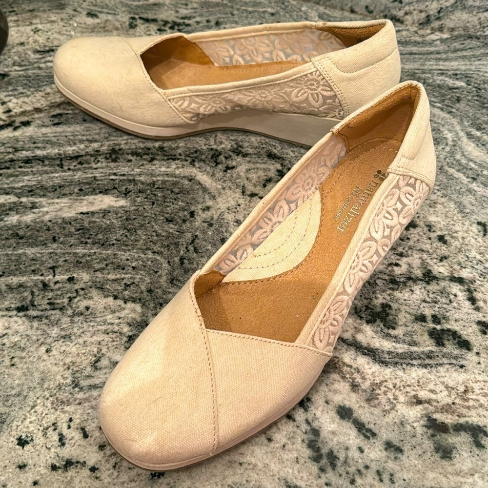 Naturalizer N5 Contour Comfort Cream Lace Trim Wedges. Sz 9